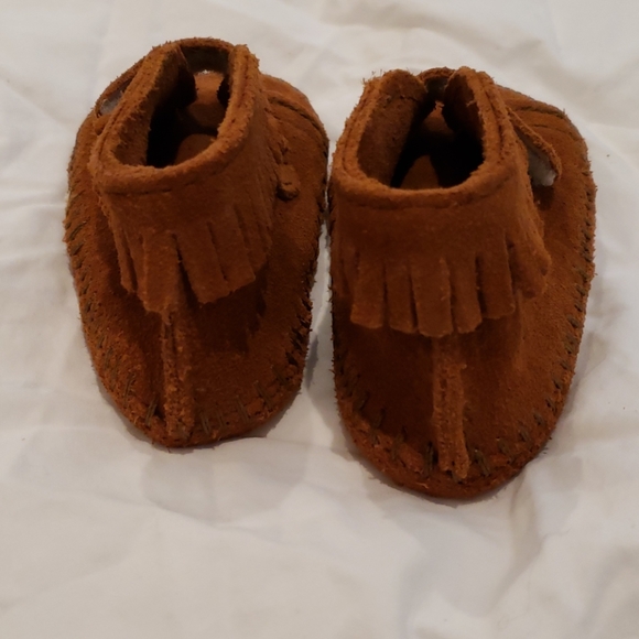 MINNETONKA LEATHER MOCCASIN BOOTIES - Picture 3 of 5